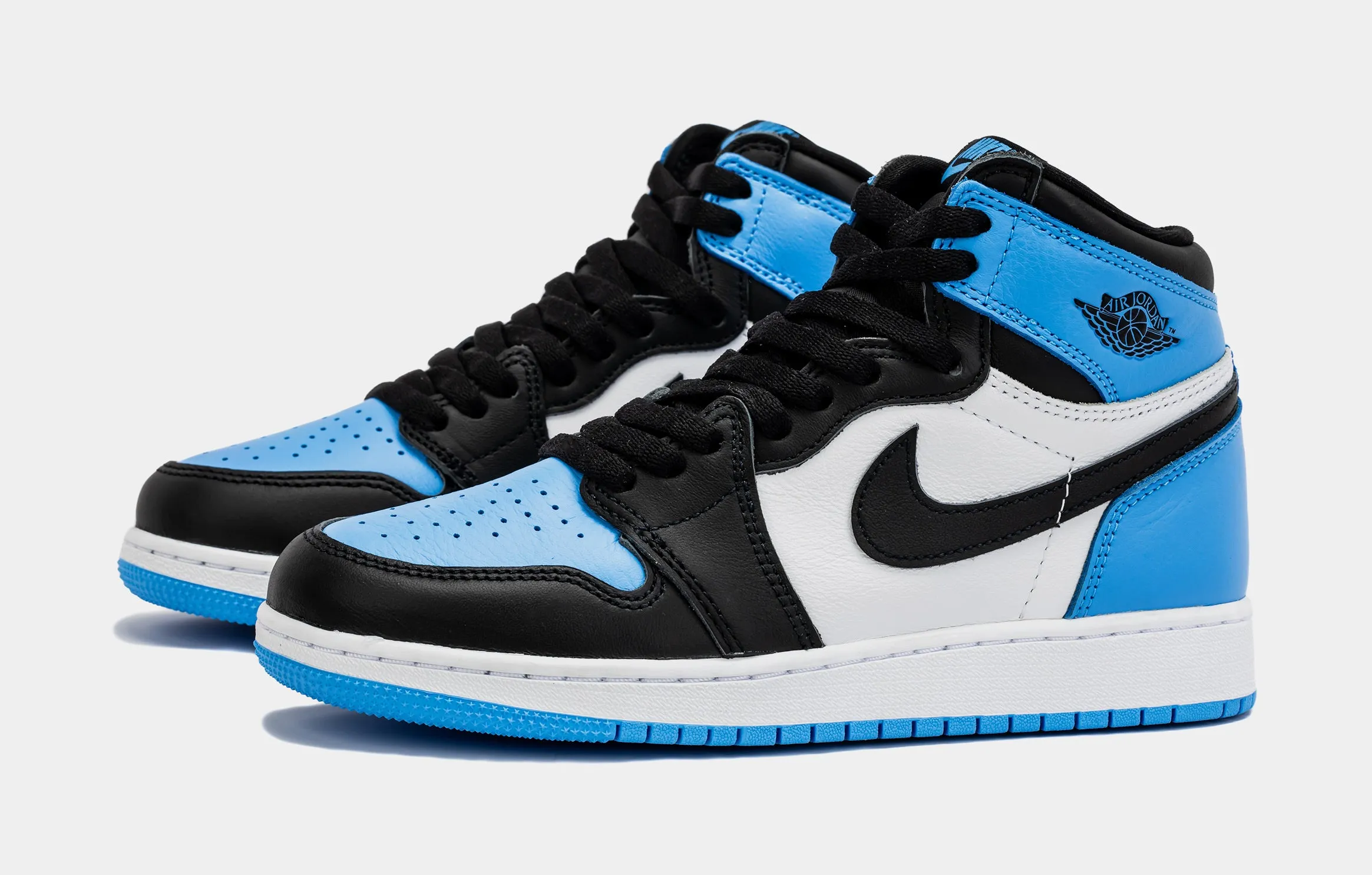 Air Jordan 1 Retro High OG University Blue Grade School Lifestyle Shoes (Black/Blue)