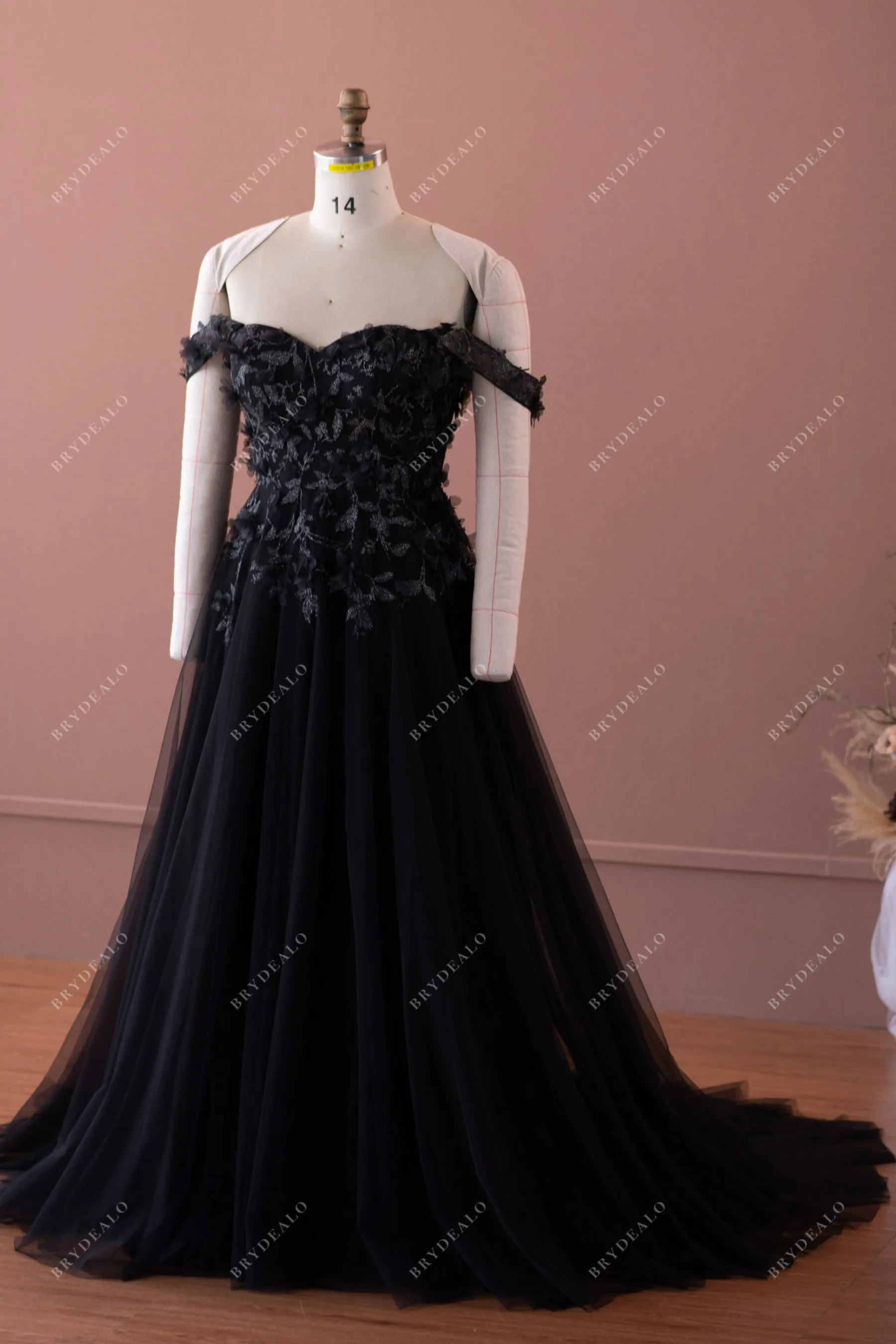 Black Off-shoulder Sweetheart Flower Lace Tulle Wedding Dress