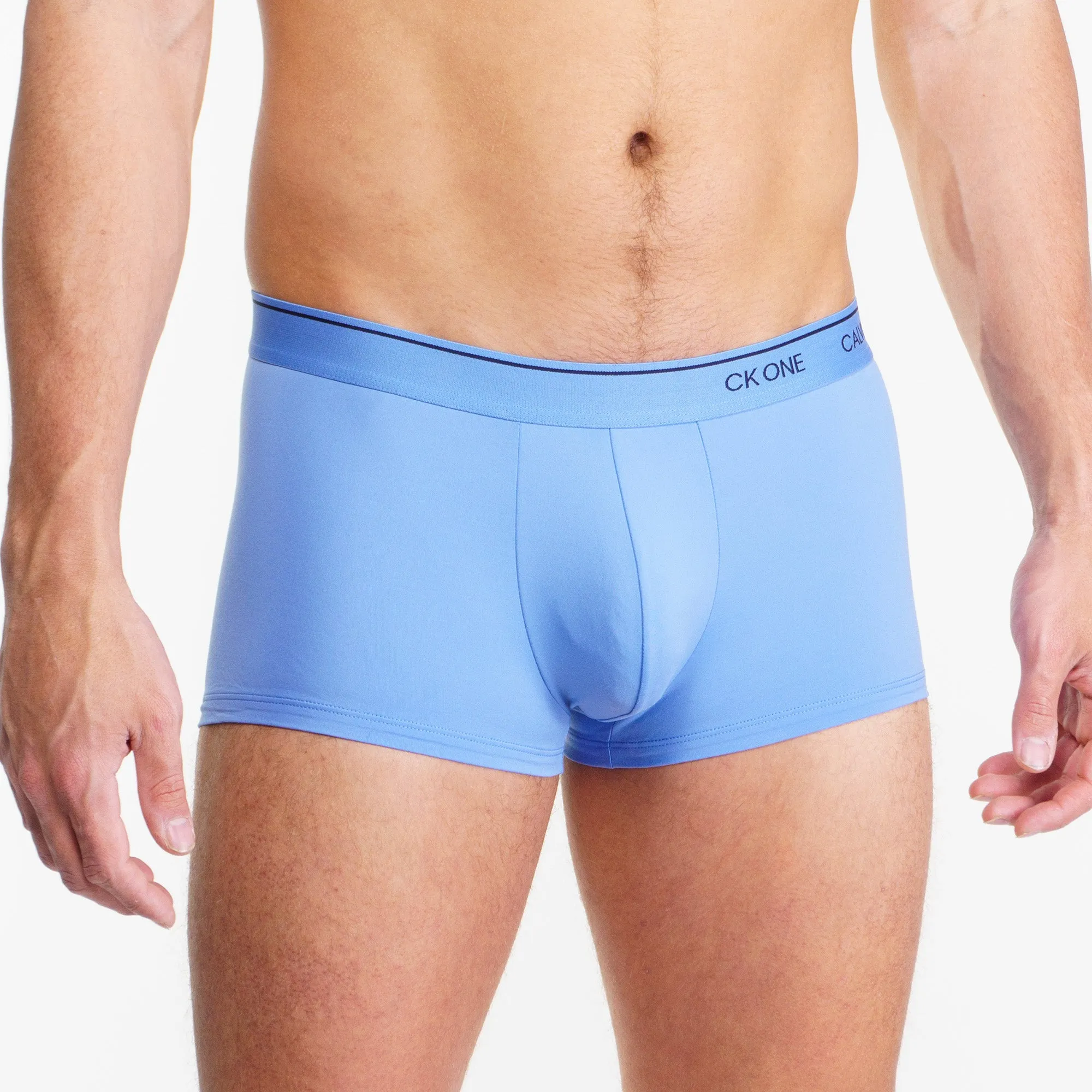 Boxer court Calvin Klein taille basse bleu pâle