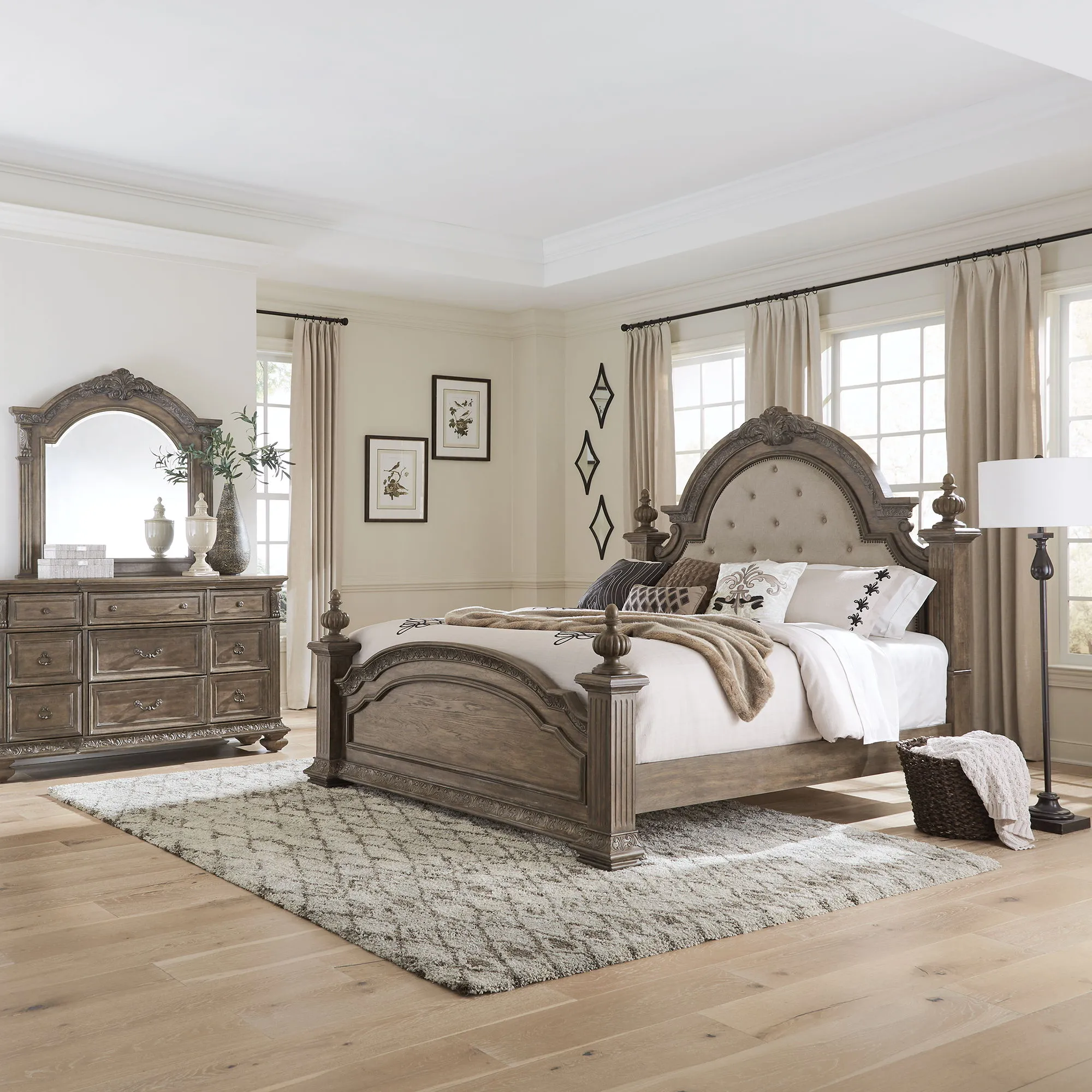 Carlisle Court - Poster Bedroom Set