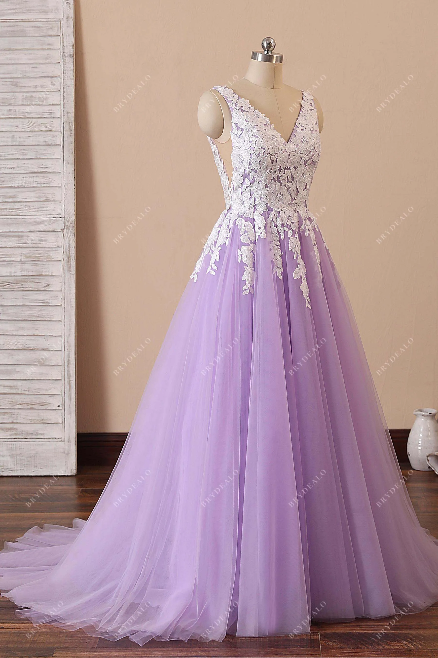 Elegant Lilac Tulle Ivory Lace V-neck Formal Gown