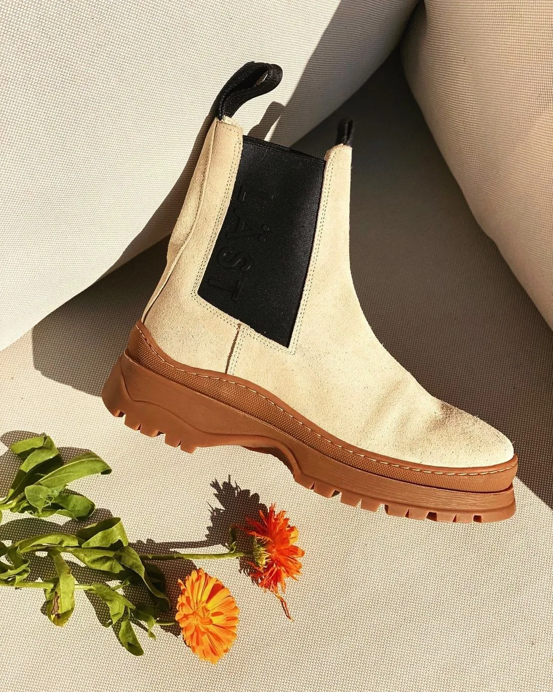 Powder Chelsea Suede Beige Boots