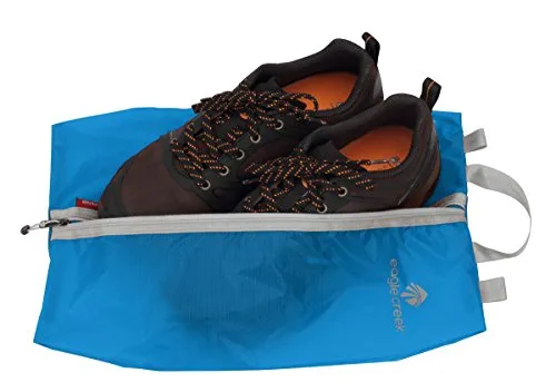 THE WATER-RESISTANT SHOE BAGS WITH A HANDLE