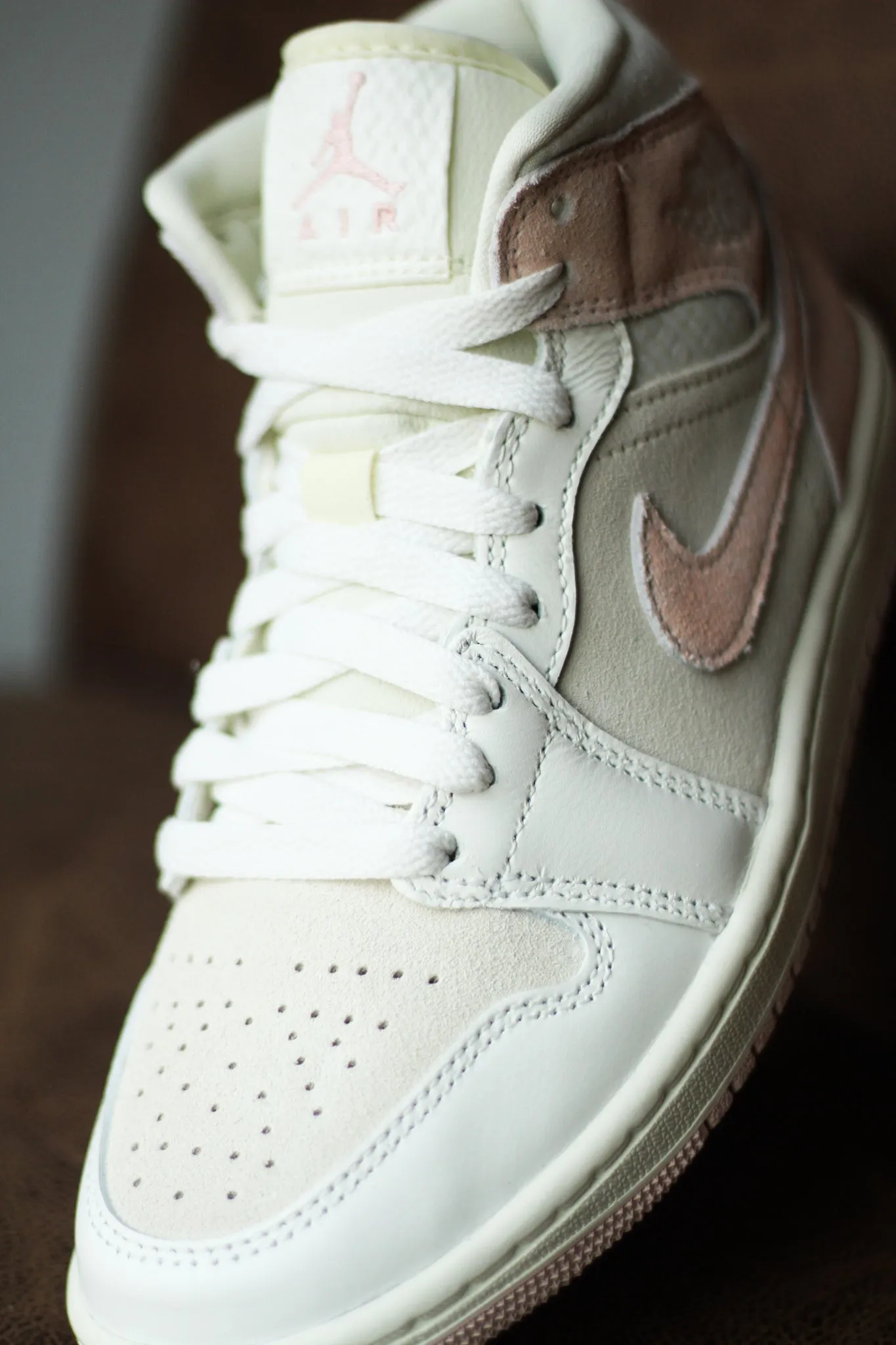 W AIR JORDAN 1 MID SE "COCONUT MILK"