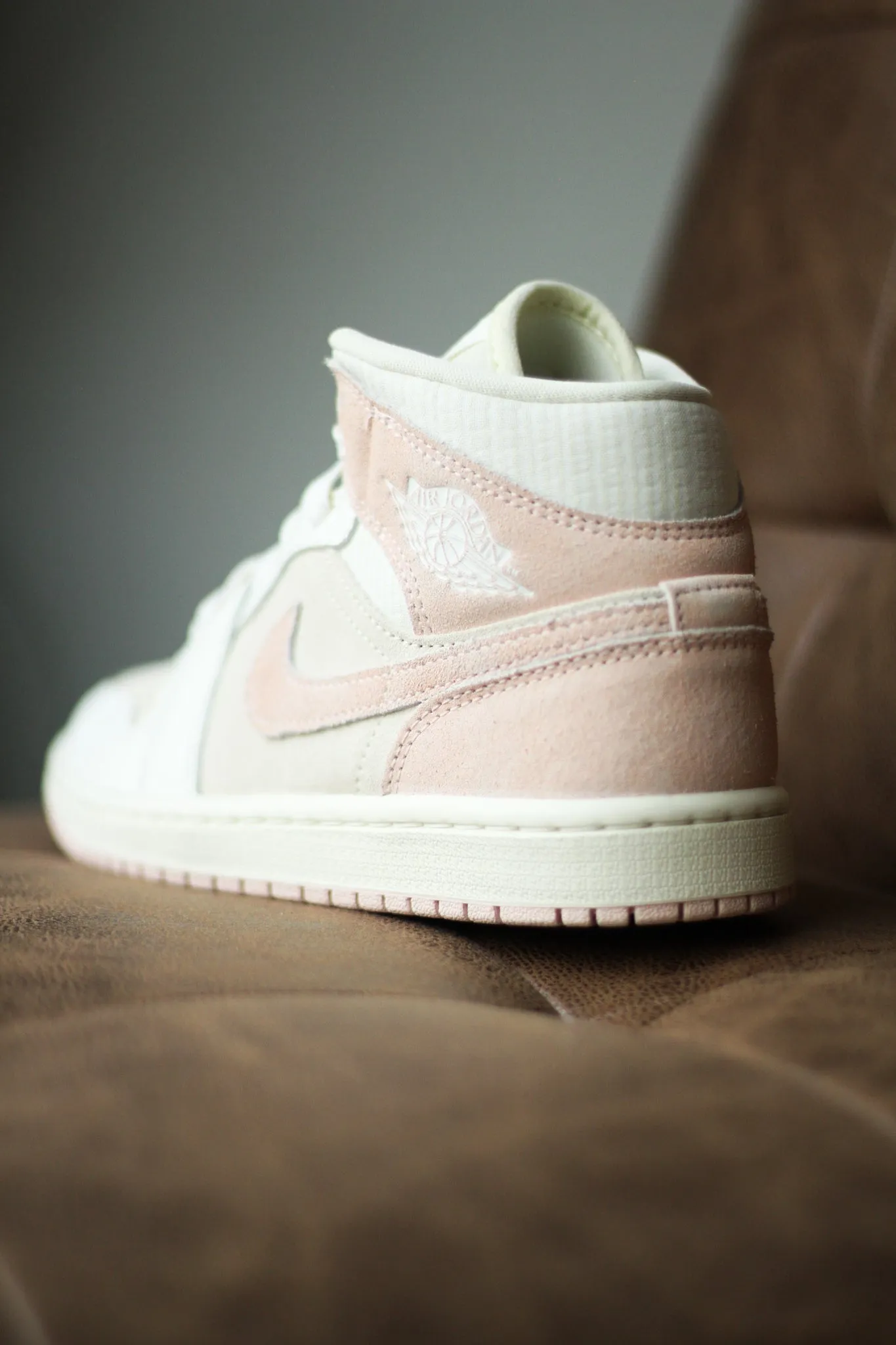 W AIR JORDAN 1 MID SE "COCONUT MILK"